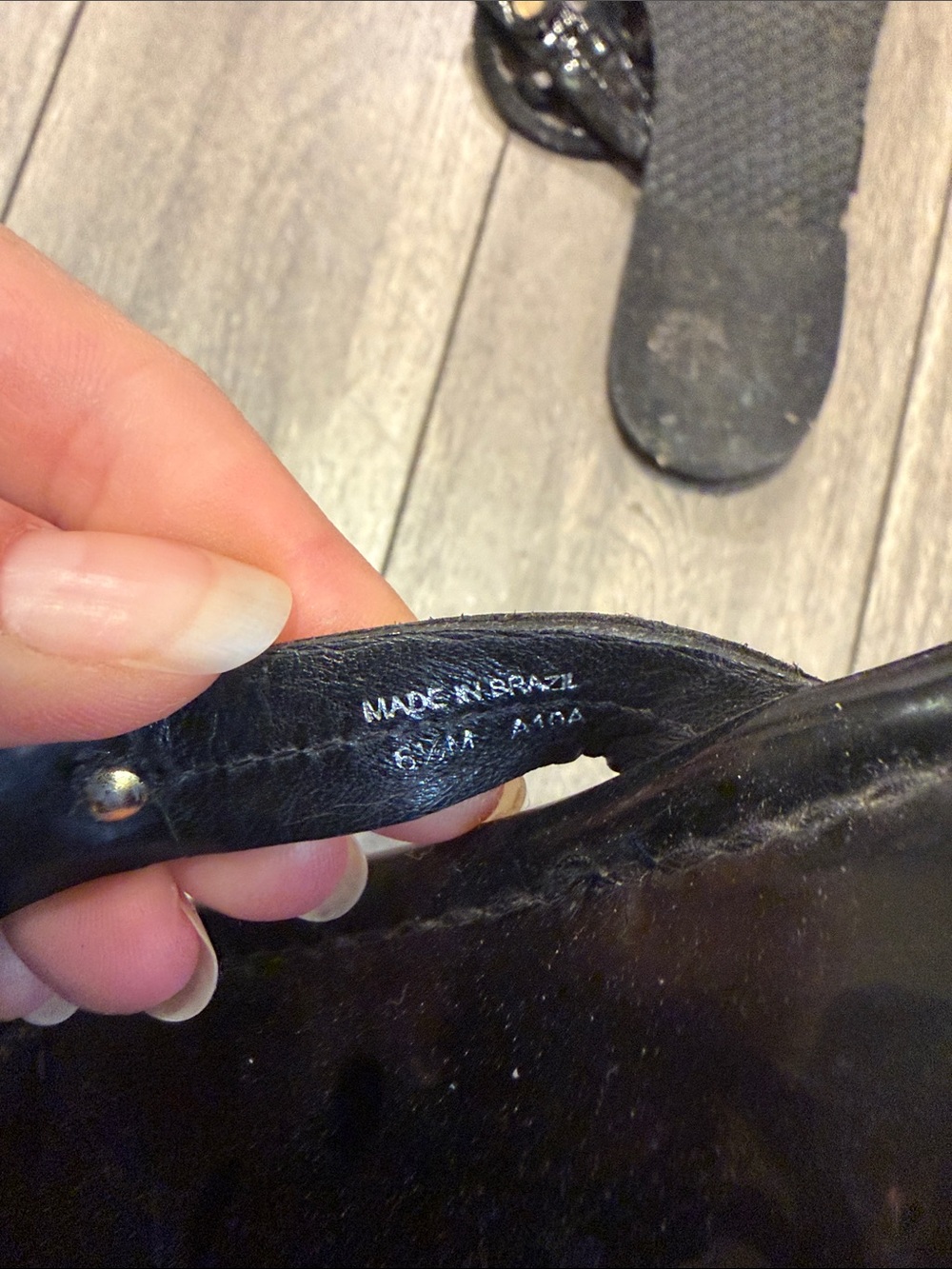 Tory Burch Black Patent Miller Logo Thong Sandals - Picture 5 of 5